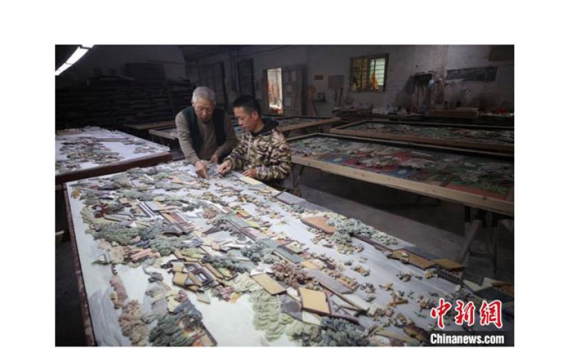 巨幅彩石镶嵌作品《清明上河图》。