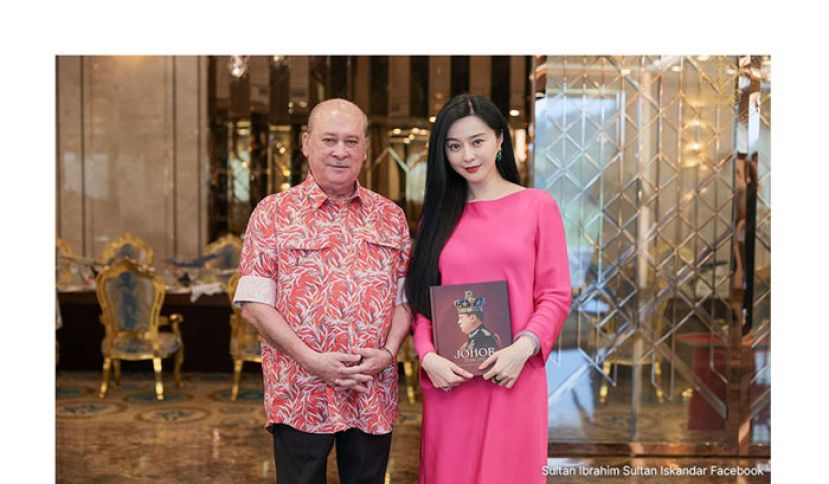 柔佛苏丹依布拉欣接见范冰冰。(图摘自苏丹依布拉欣官方脸书)