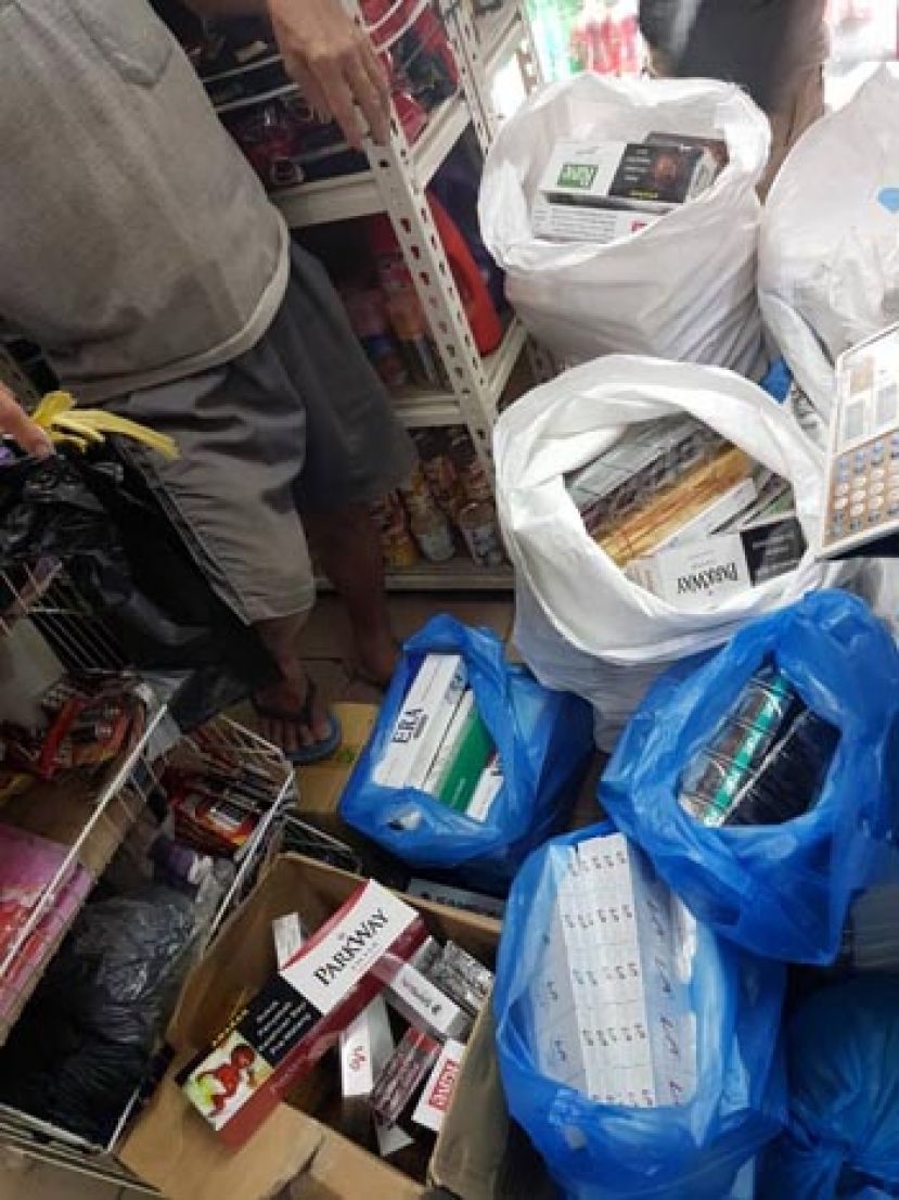 美里水警成功起获私烟/当场扣押一名店员。