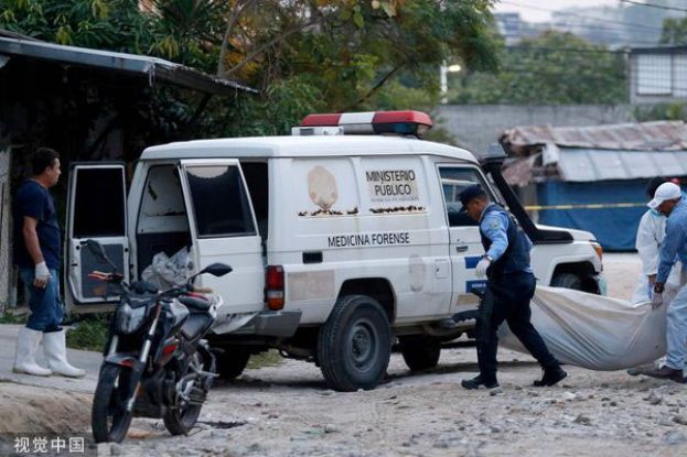 洪都拉斯北部城市乔洛马实施宵禁，为期15天。