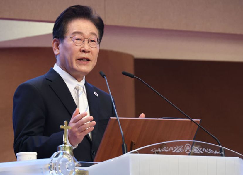 外传韩国总统李在明考虑向伊朗提供人道救援，换取韩国船只通过荷莫兹海峡。