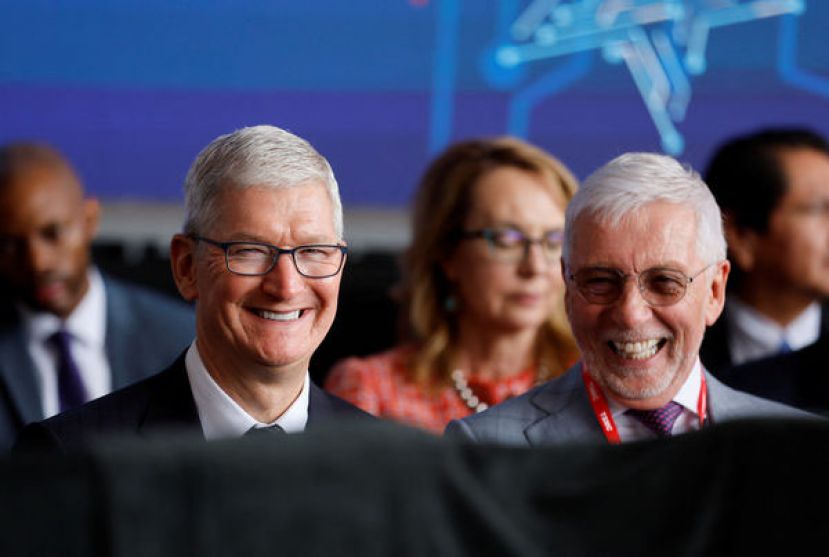 苹果执行长库克出席台积电在美国亚利桑那州新厂的&ldquo;首批机台设备到厂&rdquo;典礼活动。