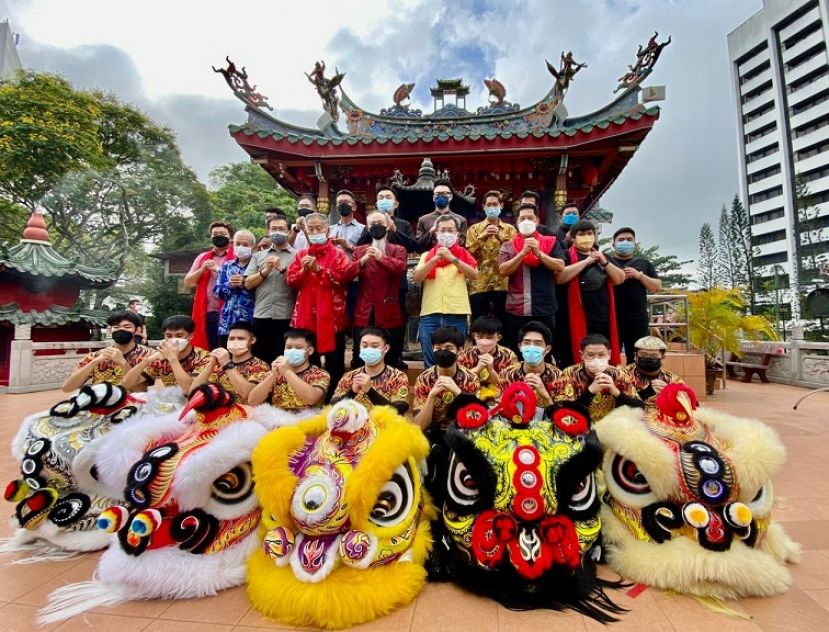 中国武术健身院新狮点睛开光仪式后与嘉宾大合照。