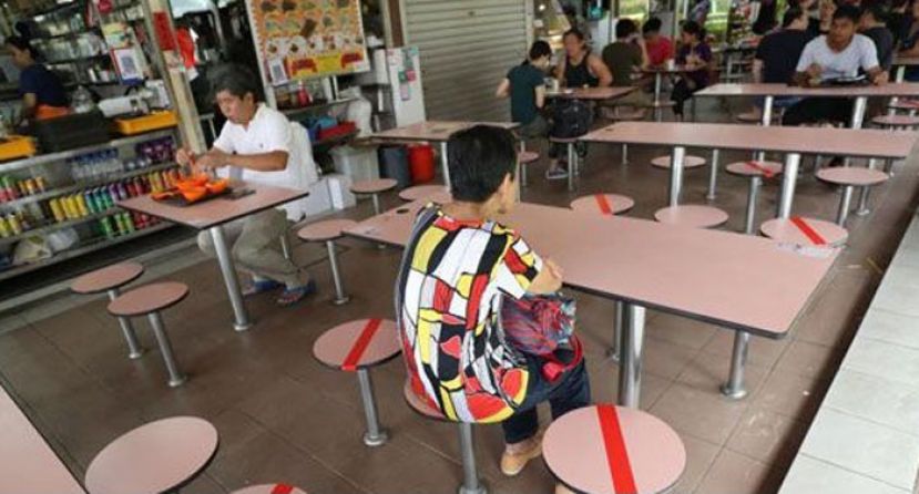 政府宣布即日起放宽管制，食肆餐桌不再限制人数。