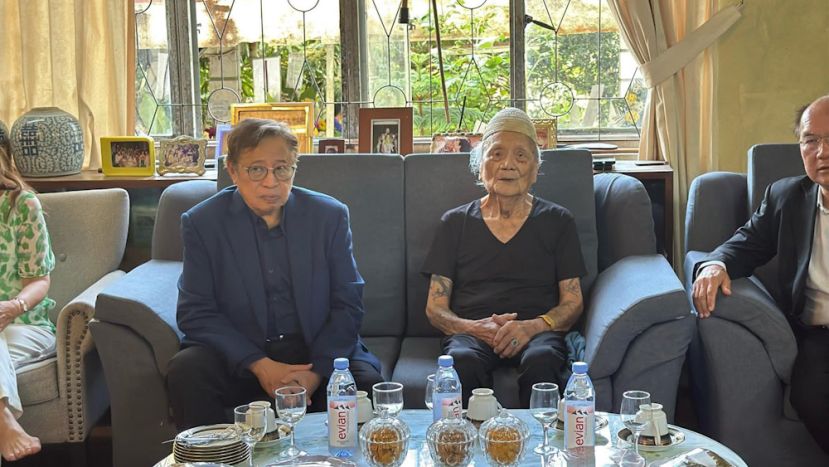 砂拉越总理吊唁对乌鲁族女性有巨大贡献的已故拿汀斯里德邦安伊