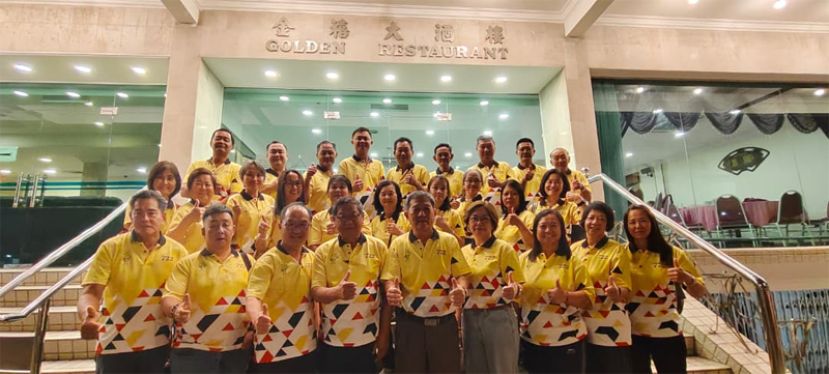 人联党石角支部&ldquo;人联一家亲，支部心连心&rdquo;访问团，感谢各个支部在访问期间的接待和党务的分享。右五是支部主席兼访问团团长林亚德、右六是支部副主席兼访问团副团长甲必丹周运华。