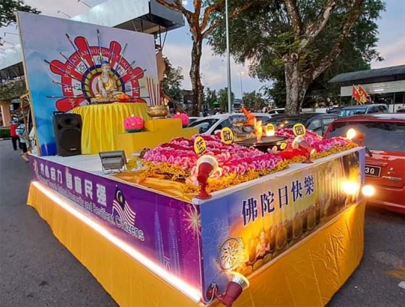 马佛总砂州分会将再布置佛陀座车，引领全体队伍进行大游行，并提早的向大众们献上卫塞节的祝福。（档案相片）
