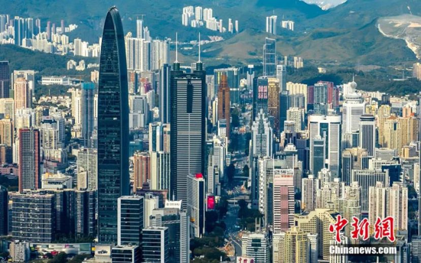 深圳市罗湖区地王大厦一带高楼林立。