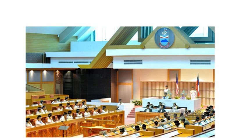 沙巴部长与议员加薪40%