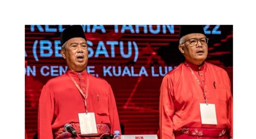 左为丹斯里慕尤丁和韩沙再努丁（右）。