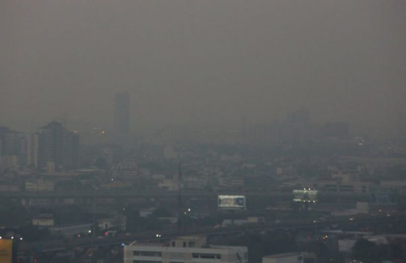泰国首都曼谷的上空在周三雾霾笼罩。曼谷地区空气污染情况从周三至周六，可能出现持续加重趋势。