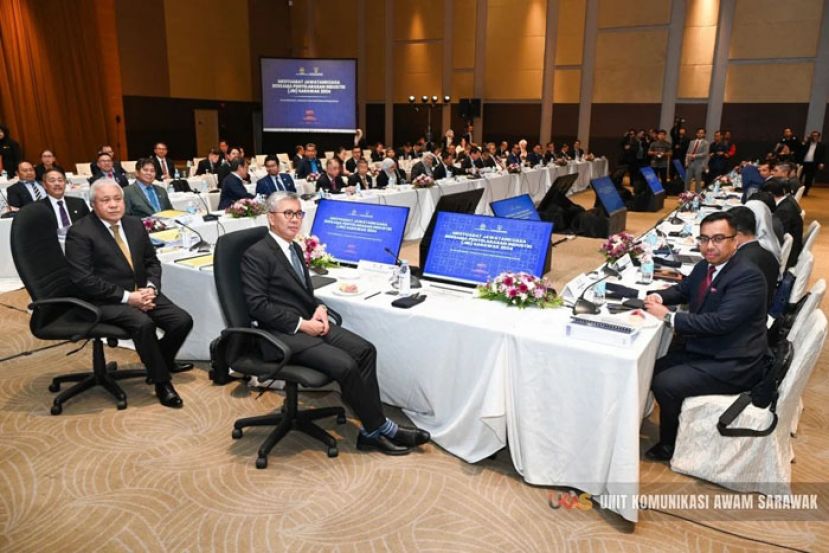 砂副总理阿旺登雅与东姑扎夫鲁联合主持砂工业协调联委会会议。