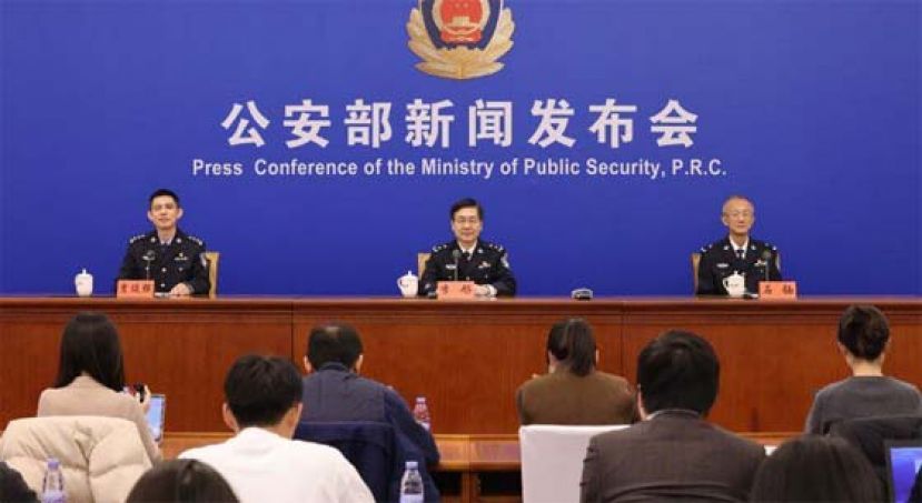 严打网红大V造谣，中国推动建黑名单。