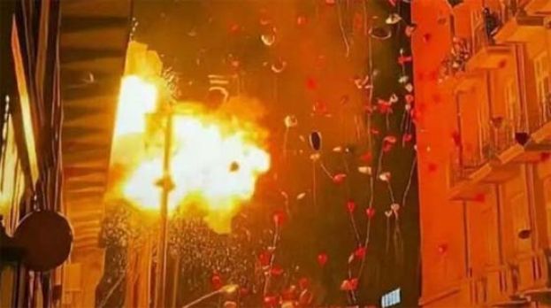 武汉人跨年夜放飞气球，触电线引爆致停电2小时。