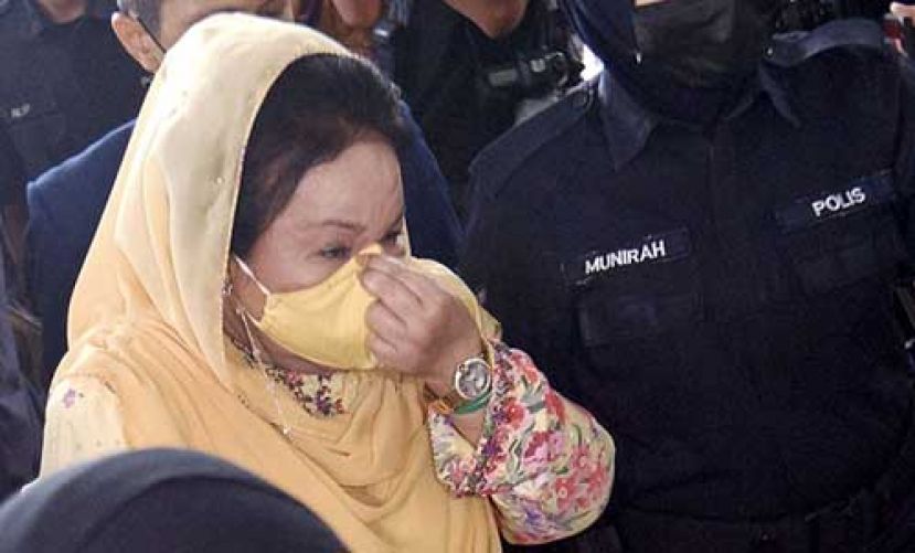 ●罗丝玛离开法庭时摄。