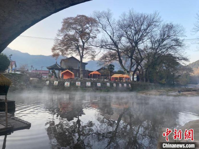 早晨，宁国市方塘乡板桥村村景。