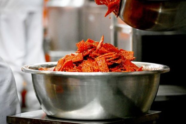 中国&ldquo;辣条&rdquo; 抢占全球零食市场份额。