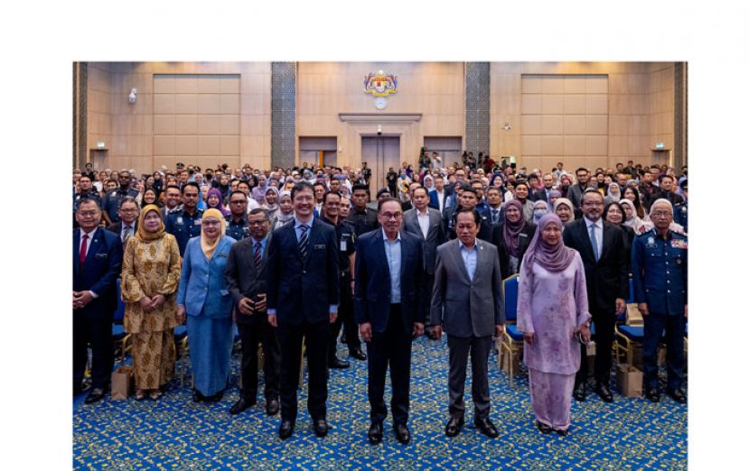 拿督斯里安华出席财政部常月集会。