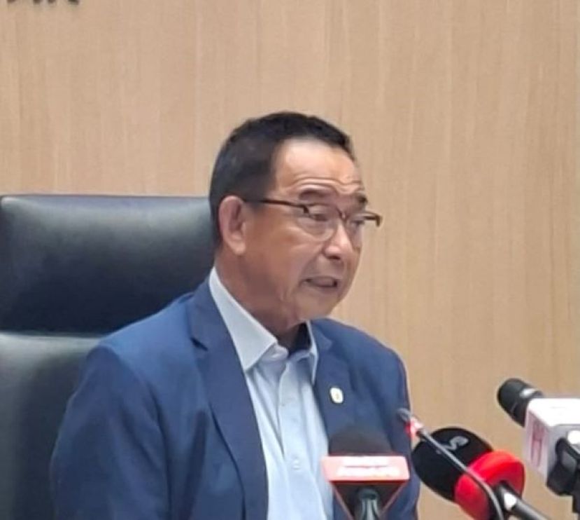 旅游、创意产业和表演艺术部兼青年、体育与企业家发展部长拿督斯里阿都卡林向媒体发布谈话时影。