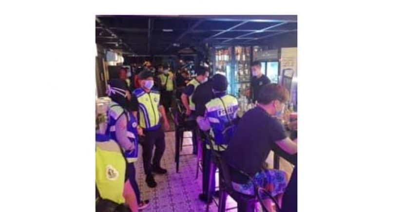 诗巫警方与市议会取缔无牌夜店。 