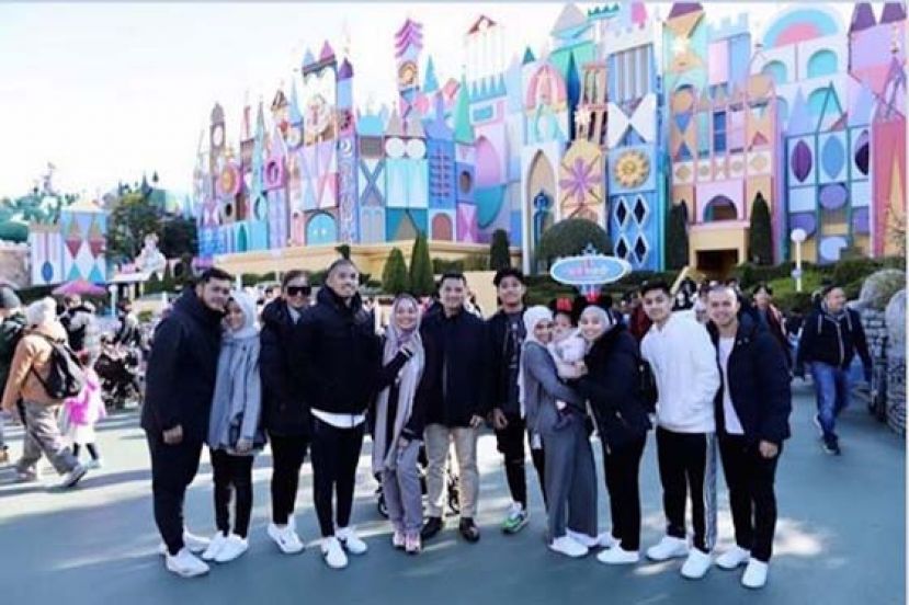 《砂拉越报告》揭露阿兹敏阿里与15名家庭成员及随从，乘搭商务舱前往日本度假。