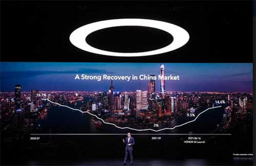 主席万飚CEO赵明双剑合璧 荣耀浴火重生。