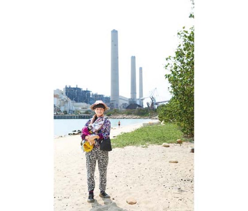 周聪玲重访南丫岛旧居，大谈跟发哥童年生活及跑新闻争位的记者生涯。