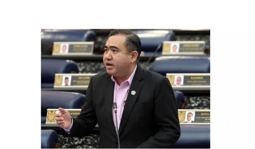 交通部长陆兆福。