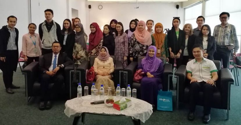 &ldquo;防范自杀&rdquo;媒体交流会，参加者合影。