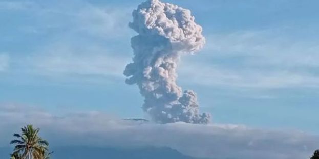 印尼马拉皮火山    一天内4次喷发