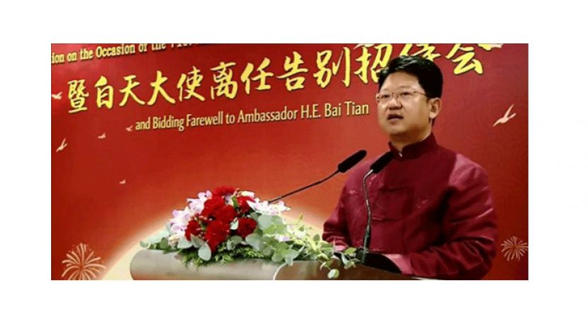 中国驻马大使白天在离任告别招待会上以Bukit Sama Didaki，Lurah Sama Dituruni&rdquo;（遇山一起爬，遇沟一起跨），表达中国与马来西亚对抗新冠肺炎疫情上的情谊。 