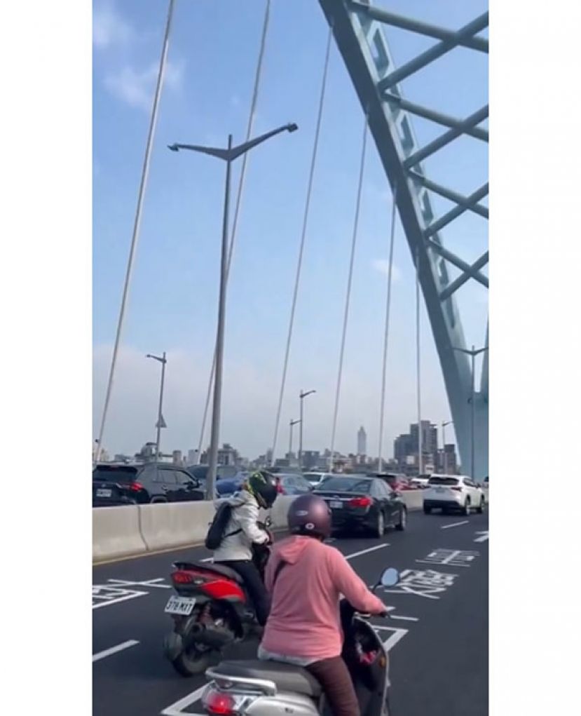 中正桥猛晃的影片在X疯传。