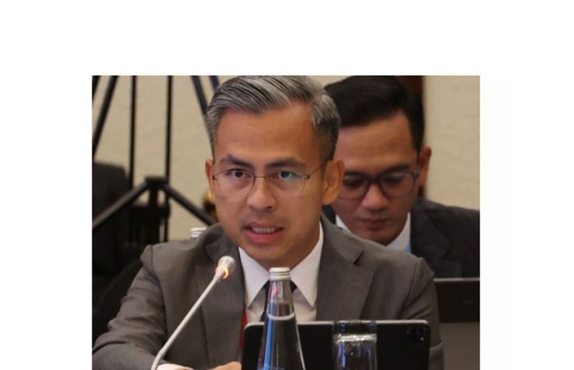 通讯及数码部长法米。