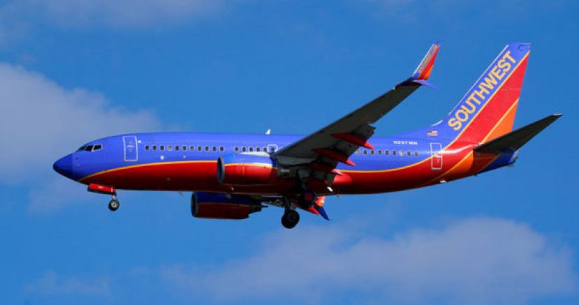 美国西南航空推出大尺码乘客服务，先购买两张票在登机时会帮忙退掉一张，让你可以享受两个座位。