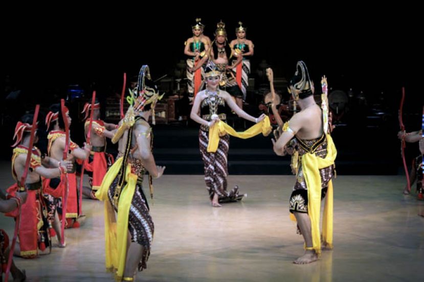 印尼风采舞蹈团阵容强大，以经典舞蹈完美呈现。