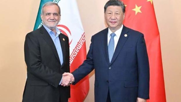 习近平会见伊朗总统，强调毫不动摇发展两国友好合作。