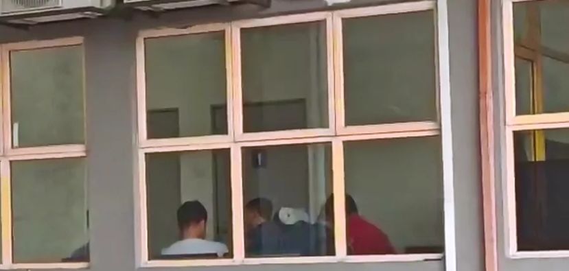 中国女留学生命案   家属中国抵达马大医院太平间认尸悲痛落泪