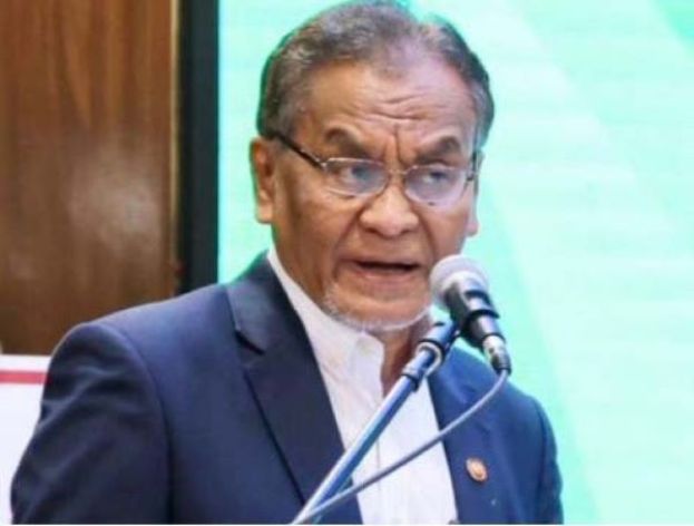 卫生部长拿督斯里祖基菲里阿末。