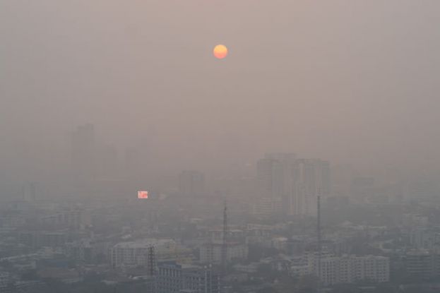 泰国空污问题严重，曼谷也遭殃，天空灰蒙蒙。