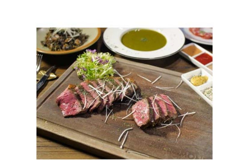 Steak Tasting Menu $600/位（a） 厨师发办，除牛扒外，提供任食前菜、沙律、餐汤、薯条、甜品。