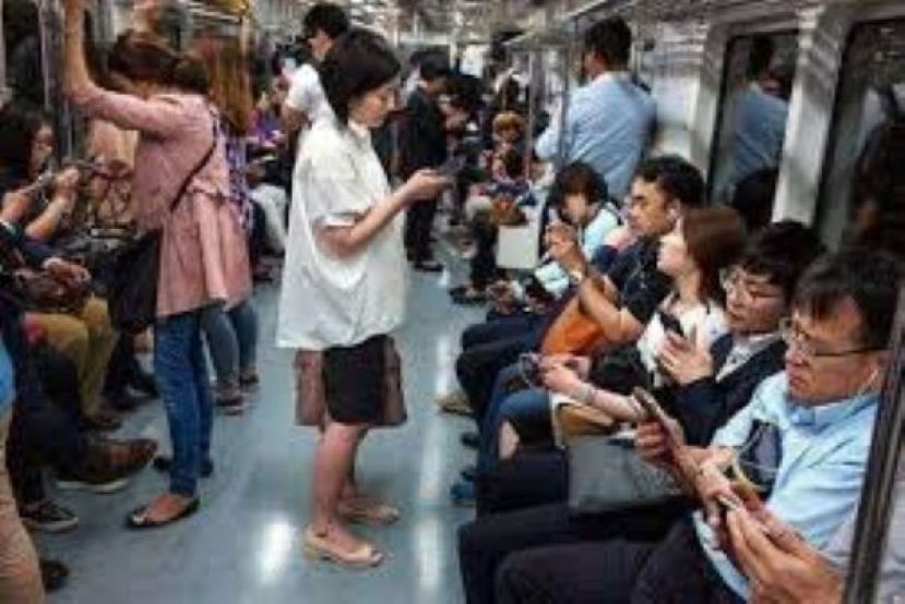 中国5G用户超过12亿，已启动6G第2阶段试验。