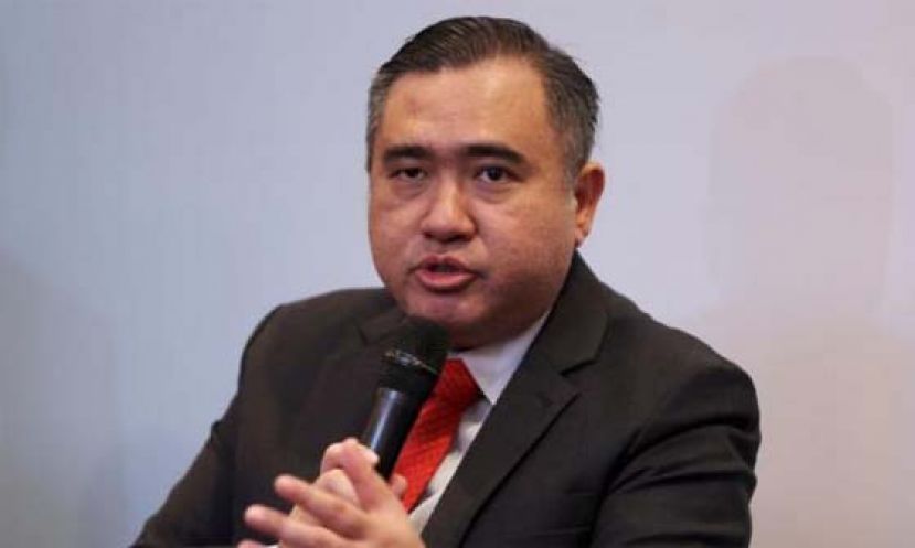 交通部长陆兆福。