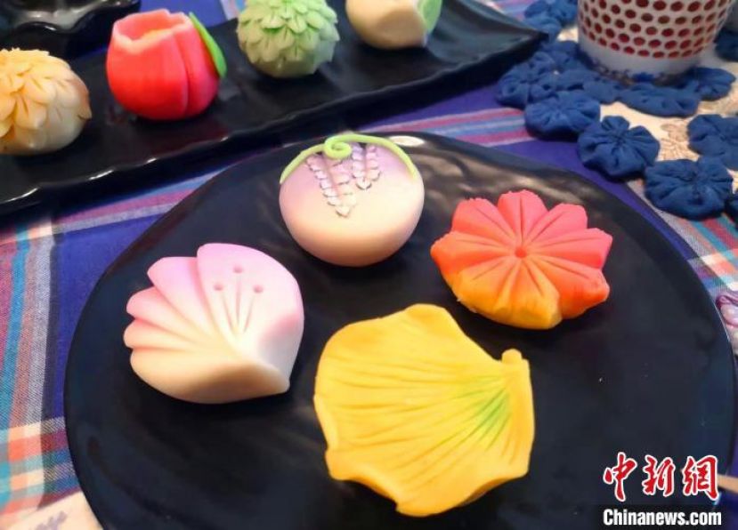 周小茵是新疆伊犁区域为数不多的年馍、花馍、唐菓子制作&ldquo;艺人&rdquo;。