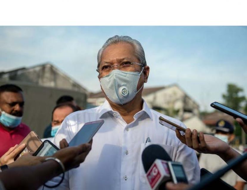 丹斯里安努亚慕沙向媒体发表谈话。