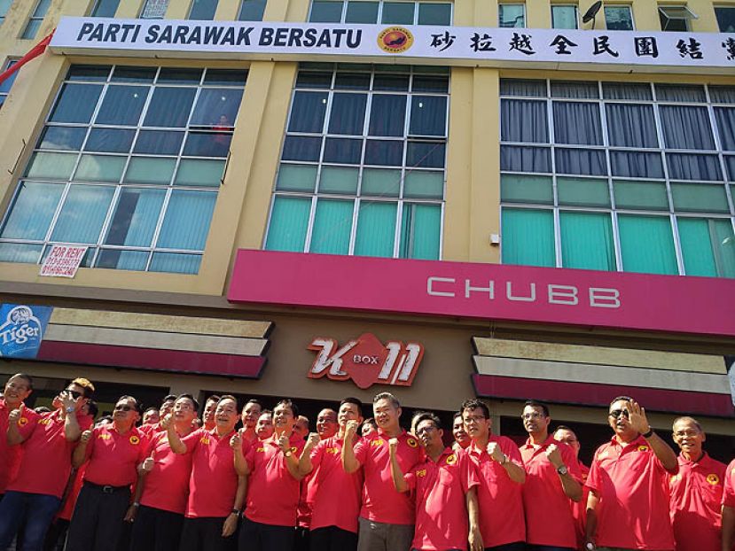 在仪式后的一张大合照。