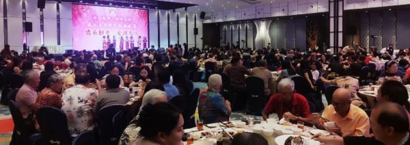砂拉越华人妇女总会于昨晚隆重庆祝成立43周年纪念，并举行以&ldquo;情系妇女&middot;爱满人间&rdquo;为主题的庆典晚宴，场面温馨热闹。