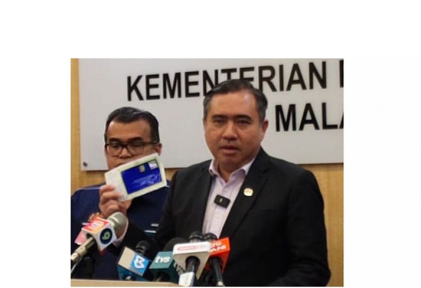 交通部长陆兆福。