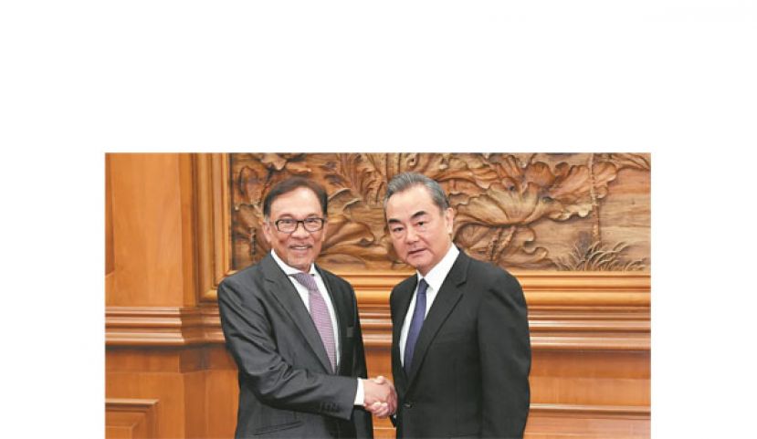 中国外交部长王毅将于本周五（11日）到槟城与首相安华会面。