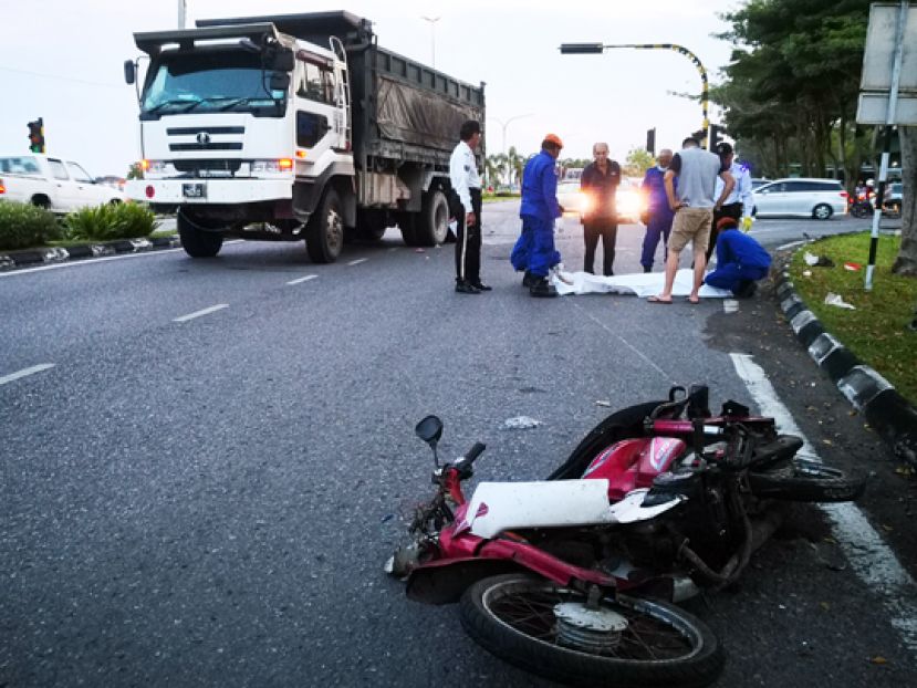 电单车和大型罗里相撞，骑乘电单车的老妇当场丧生。