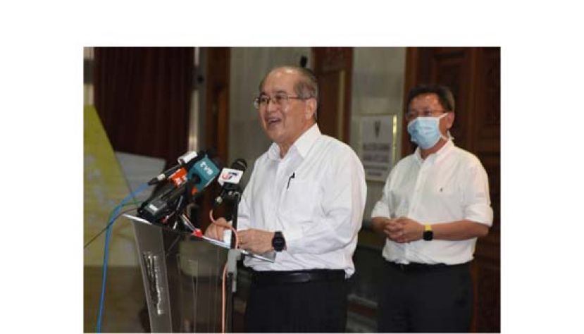 砂副首长拿督阿玛道格拉斯。